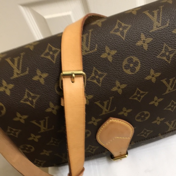 LV shoulder bag in excellent condition. - Picture 13 of 16